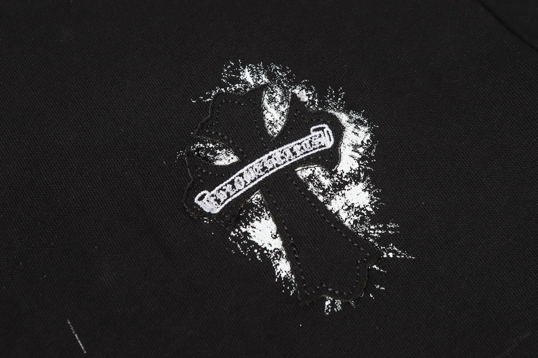 P150 💰 Actual pictures [High-end quality] Code: 8915# Color: Black White Size: S to XXL 2026ss Internet celebrity cross 🔥New Chrome Hearts 320g customized fabric Chrome heart round neck short sleeves 🔥Cross burnt appliqué embroidered men and women loose version